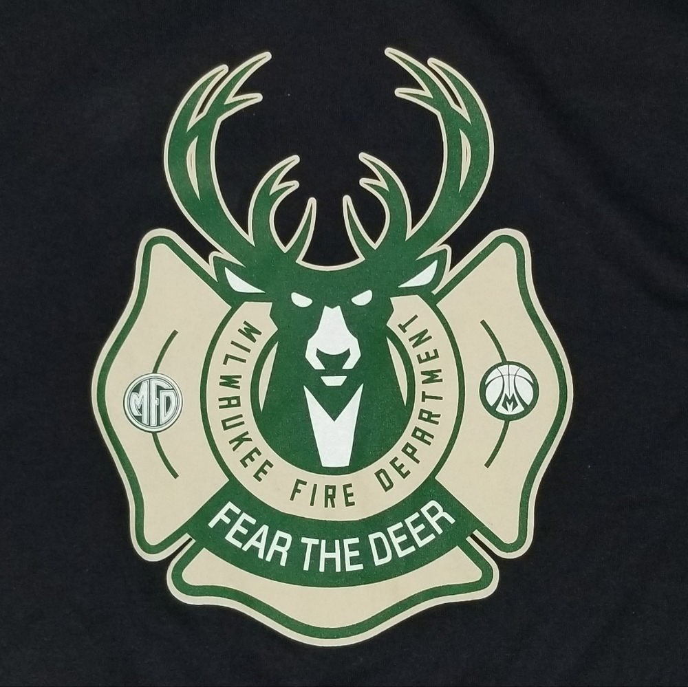 Milwaukee Bucks Milwaukee Fire Department Dept. MFD Black Size XL T-Shirt